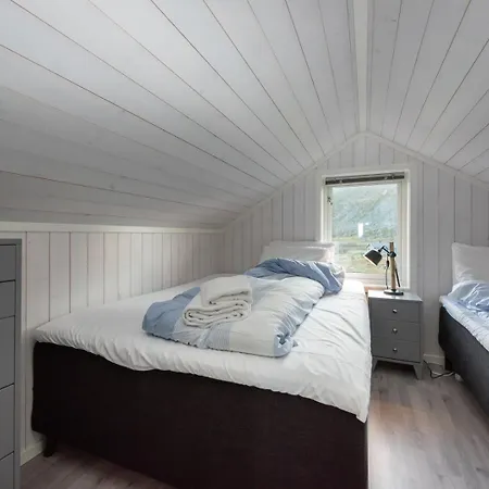 Midnightsun Aurora Golf Horses Holiday home Gimsoy