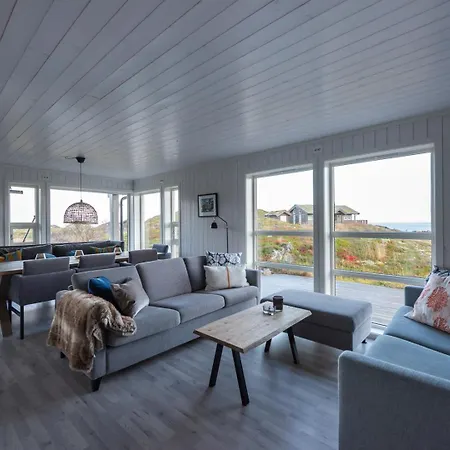 Lofoten Midnightsun Northern Lights Golf Horses بيت للعطل