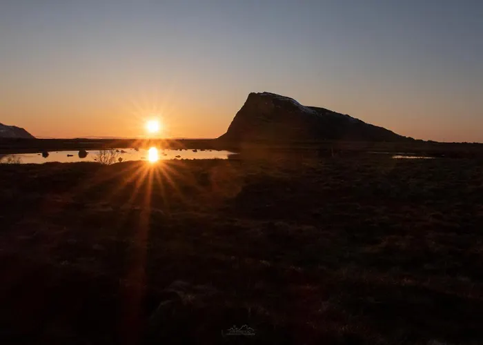 Lofoten Midnightsun Northern Lights Golf Horses Feriehus Gimsoy