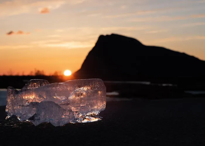 Lofoten Midnightsun Northern Lights Golf Horses *