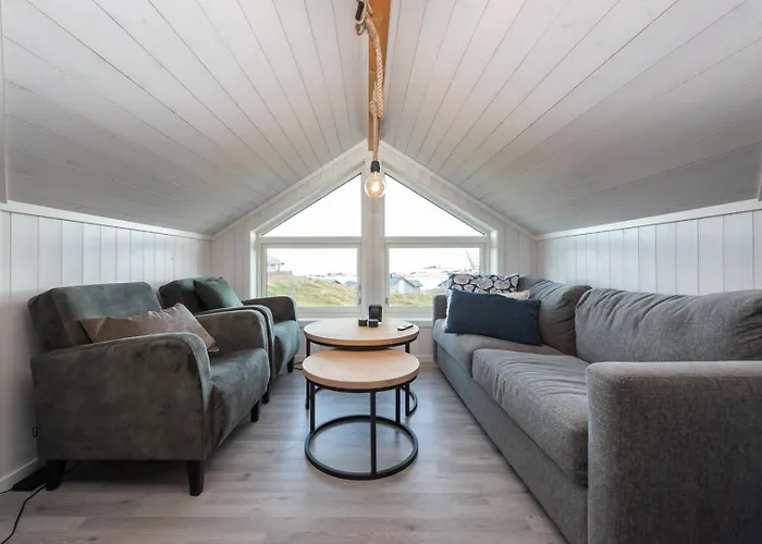 Lofoten Midnightsun Northern Lights Golf Horses *