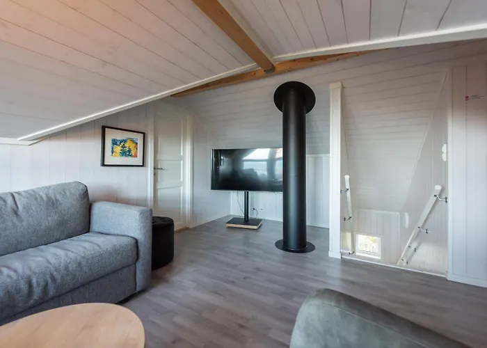 Lofoten Midnightsun Northern Lights Golf Horses Gimsoy