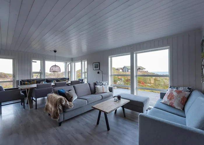 Lofoten Midnightsun Northern Lights Golf Horses Feriehus